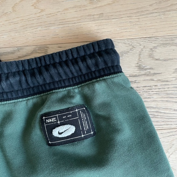 Nike Women’s Sweatshort - Picture 7 of 7